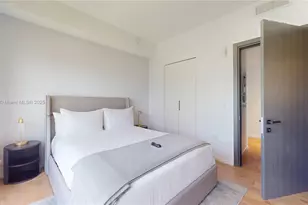 398 NE 5th St, Miami, FL 33132 - Photo 13