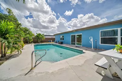 1317 W 61st Pl, Hialeah, FL 33012 - Photo 25