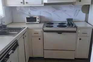 2871 E Sunrise Lakes Dr, Sunrise, FL 33322 - Photo 3