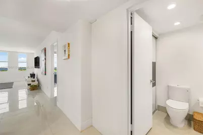 5401 Collins Ave #1231, Miami Beach, FL 33140 - Photo 17