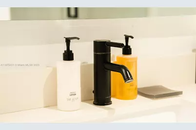 398 NE 5th St #3612, Miami, FL 33132 - Photo 3