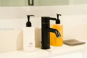 398 NE 5th St, Miami, FL 33132 - Photo 3