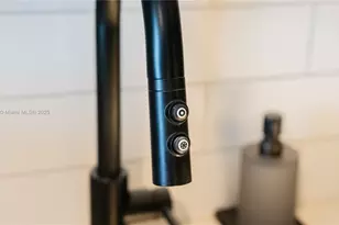 398 NE 5th St, Miami, FL 33132 - Photo 11