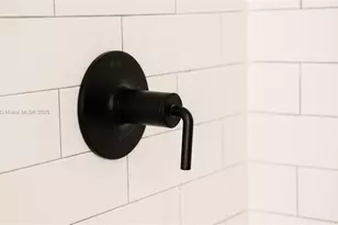 398 NE 5th St, Miami, FL 33132 - Photo 57