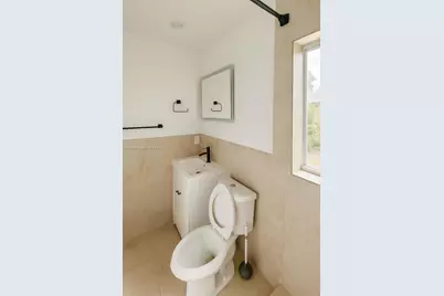 2125 NE 14th Ave #2, Wilton Manors, FL 33305 - Photo 3