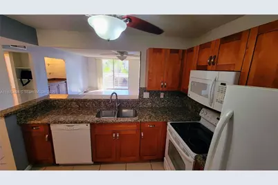 406 NW 68th Ave #304, Plantation, FL 33317 - Photo 3