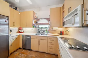 9008 Collins Ave, Surfside, FL 33154 - Photo 17