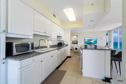 4779 Collins Ave #2305, Miami Beach, FL 33140 - Photo 5