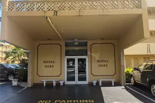 441 NE 195th St, Miami, FL 33179 - Photo 11