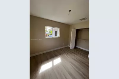 550 NE 174th St, North Miami Beach, FL 33162 - Photo 31