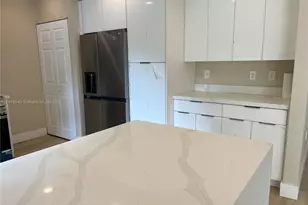 550 NE 174th St, North Miami Beach, FL 33162 - Photo 25