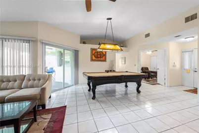 2585 SE 7th Pl, Homestead, FL 33033 - Photo 5