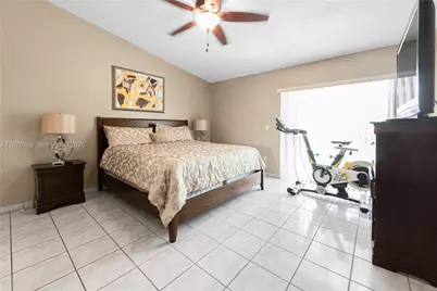 2585 SE 7th Pl, Homestead, FL 33033 - Photo 11