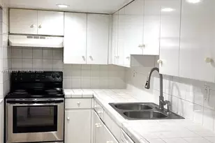 10090 NW 80th Ct, Hialeah Gardens, FL 33016 - Photo 7