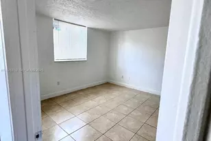 10090 NW 80th Ct, Hialeah Gardens, FL 33016 - Photo 11