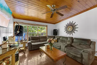 690 NW 18th St, Homestead, FL 33030 - Photo 5