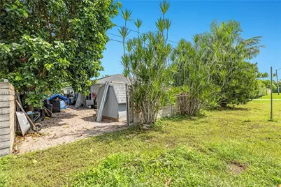 690 NW 18th St, Homestead, FL 33030 - Photo 17