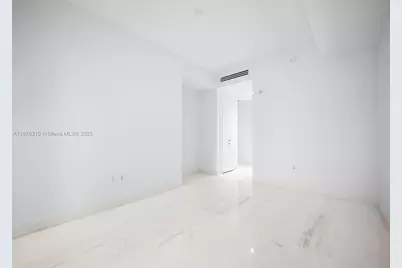 300 Biscayne Blvd Way #2809, Miami, FL 33131 - Photo 9