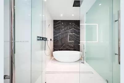 300 Biscayne Blvd Way #2809, Miami, FL 33131 - Photo 11