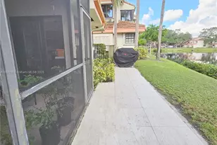 3483 Emerald Oaks Dr, Hollywood, FL 33021 - Photo 33