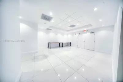 4100 Pine Tree Dr, Miami Beach, FL 33140 - Photo 15