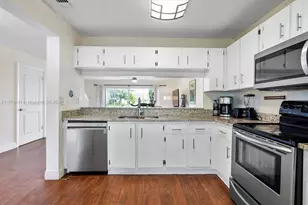 12175 NW 36th Pl, Sunrise, FL 33323 - Photo 11