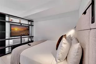 398 NE 5th St, Miami, FL 33132 - Photo 13