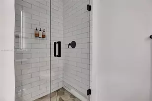 398 NE 5th St, Miami, FL 33132 - Photo 15