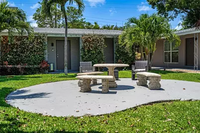 2201 NE 14th Ave #9, Wilton Manors, FL 33305 - Photo 7