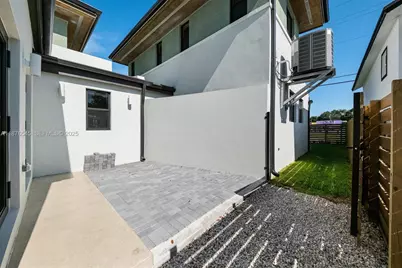 1076 NW 55th St, Miami, FL 33127 - Photo 55