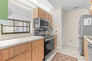11657 NW 11th St, Pembroke Pines, FL 33026 - Photo 9