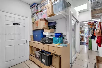 7147 SW 8th St, Miami, FL 33144 - Photo 15