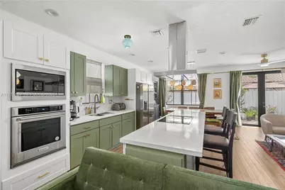 1023 NW 100th Ave, Miami, FL 33172 - Photo 5