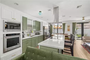 1023 NW 100th Ave, Miami, FL 33172 - Photo 5