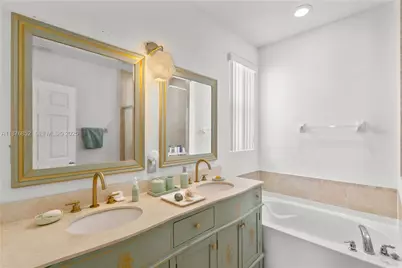 1023 NW 100th Ave, Miami, FL 33172 - Photo 17