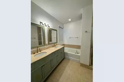 1023 NW 100th Ave, Miami, FL 33172 - Photo 49