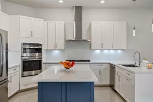 10470 S Lago Vista Cir, Parkland, FL 33076 - Photo 11