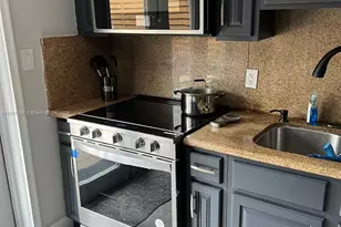 6105 Funston St, Hollywood, FL 33023 - Photo 11