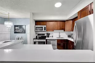 10401 E Clairmont Cir, Tamarac, FL 33321 - Photo 7