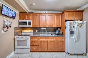 4150 E 9th Ct, Hialeah, FL 33013 - Photo 11