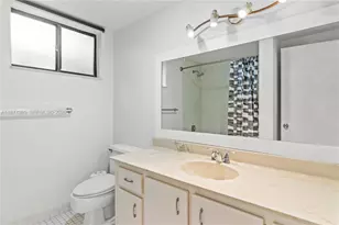 481 Ives Dairy Rd, Miami, FL 33179 - Photo 19