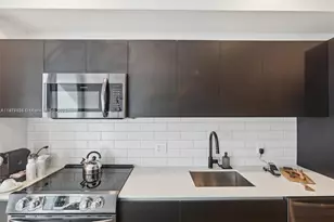 398 NE 5th St, Miami, FL 33132 - Photo 13