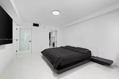 1200 Brickell Bay Dr #2812, Miami, FL 33131 - Photo 9