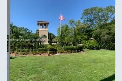 204 E Palm Cir E, Pembroke Pines, FL 33025 - Photo 1