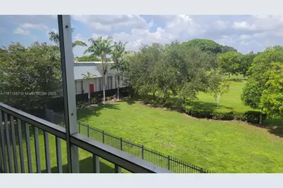 950 Hillcrest Dr #302, Hollywood, FL 33021 - Photo 25