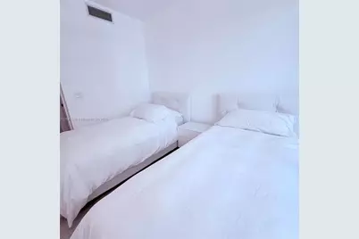 55 SW 9th St #4003, Miami, FL 33130 - Photo 9