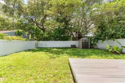 180 NW 69th St, Miami, FL 33150 - Photo 25