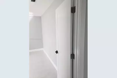 150 NE 169th Ter, North Miami Beach, FL 33162 - Photo 29