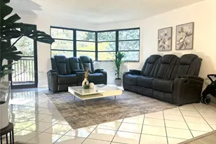 20860 San Simeon Way, Miami, FL 33179 - Photo 5