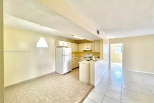 251 W Palm Cir W, Pembroke Pines, FL 33025 - Photo 7